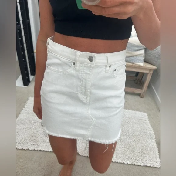 Calvin Klein White Denim Mini Skirt High Rise Frayed Hem Summer | Size 26 - Picture 4 of 13